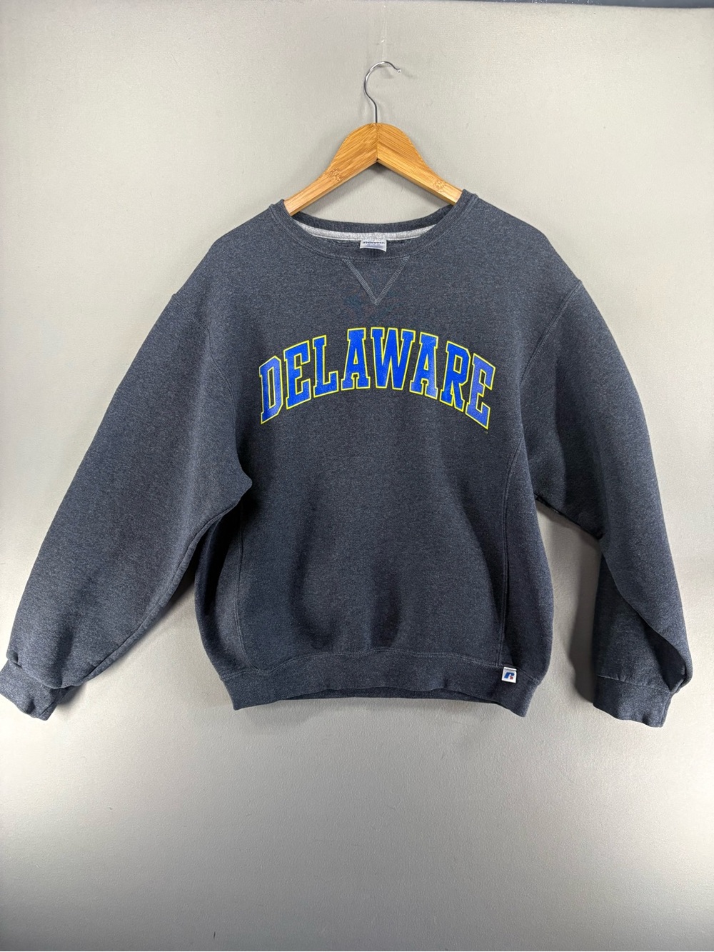 Vtg Russell Athletic Sweatshirt Crewneck Unisex Delaware College Gray Retro